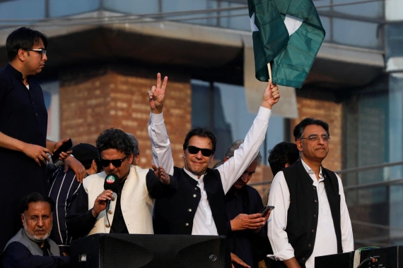 Imran Khan’a mitingde suikast girişimi yaralanan Başbakanın sağlık durumu nasıl?